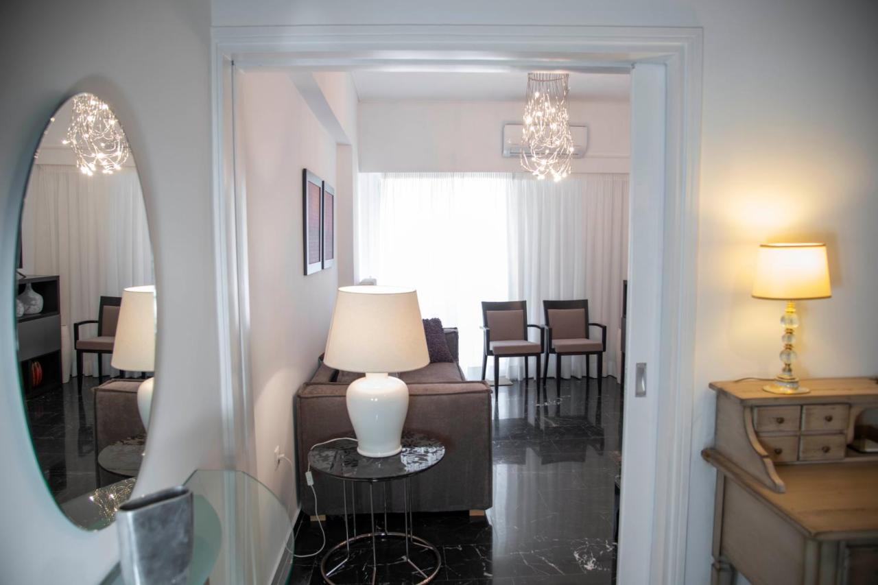 Konstantinos Stylish Brand New Apt In The Heart Of Athènes Extérieur photo